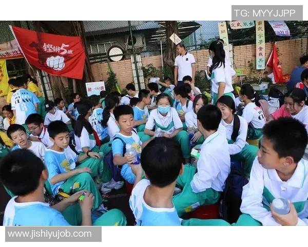 周娜的足球人生：从绿茵场到人生舞台的深度对话与反思